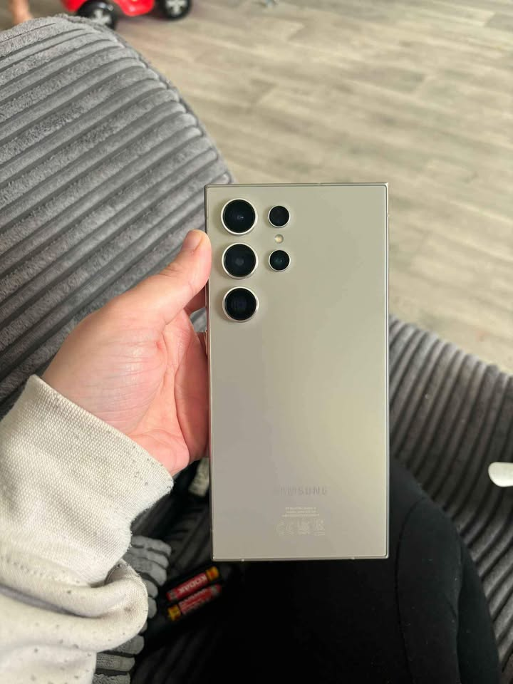 Samsung Galaxy S24 Ultra 256Gb Black Titanium Unlocked to all networks with warranty