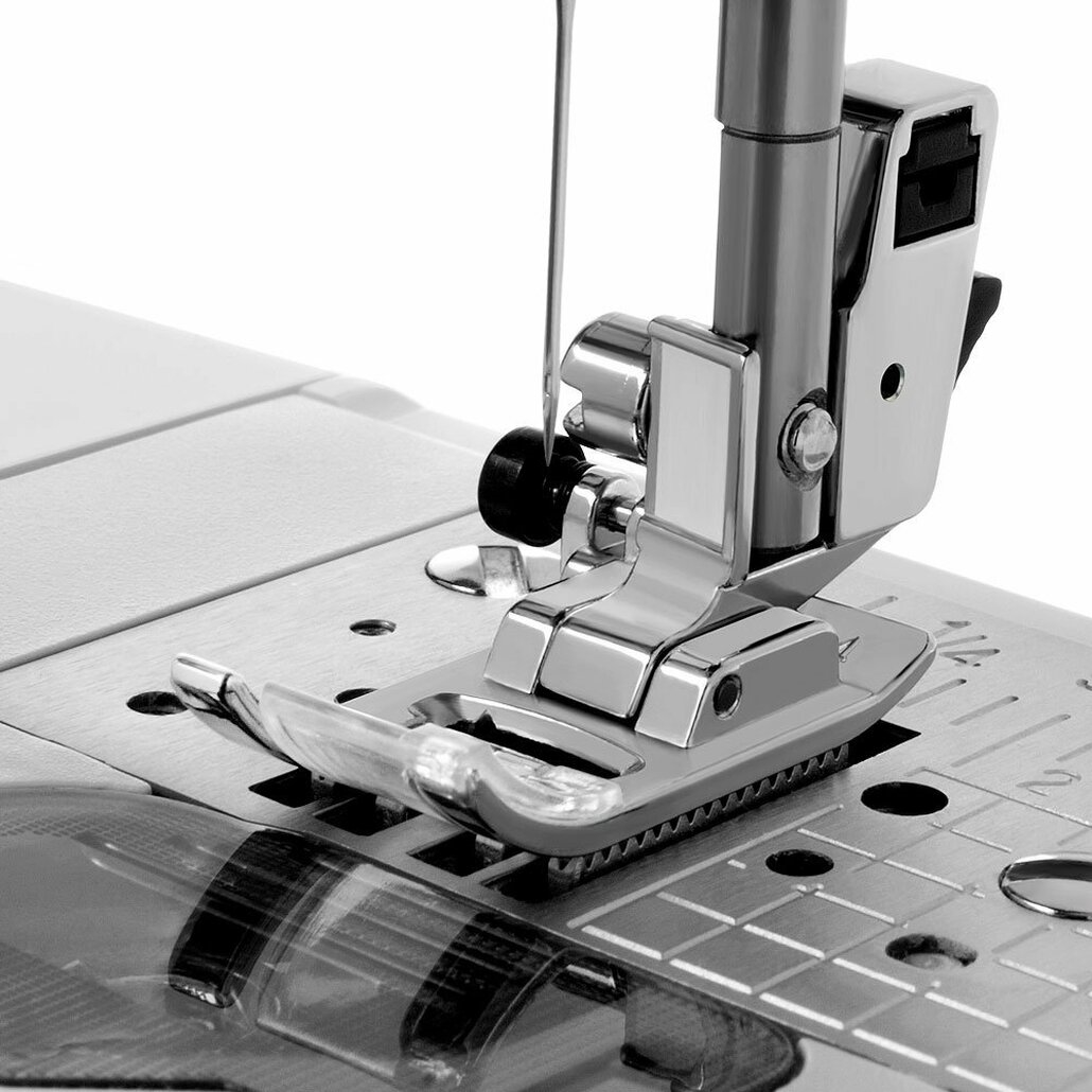 Bro Innov-&iacute;s NS80E Sewing Machine / Optional Distin Starter Sewing Package