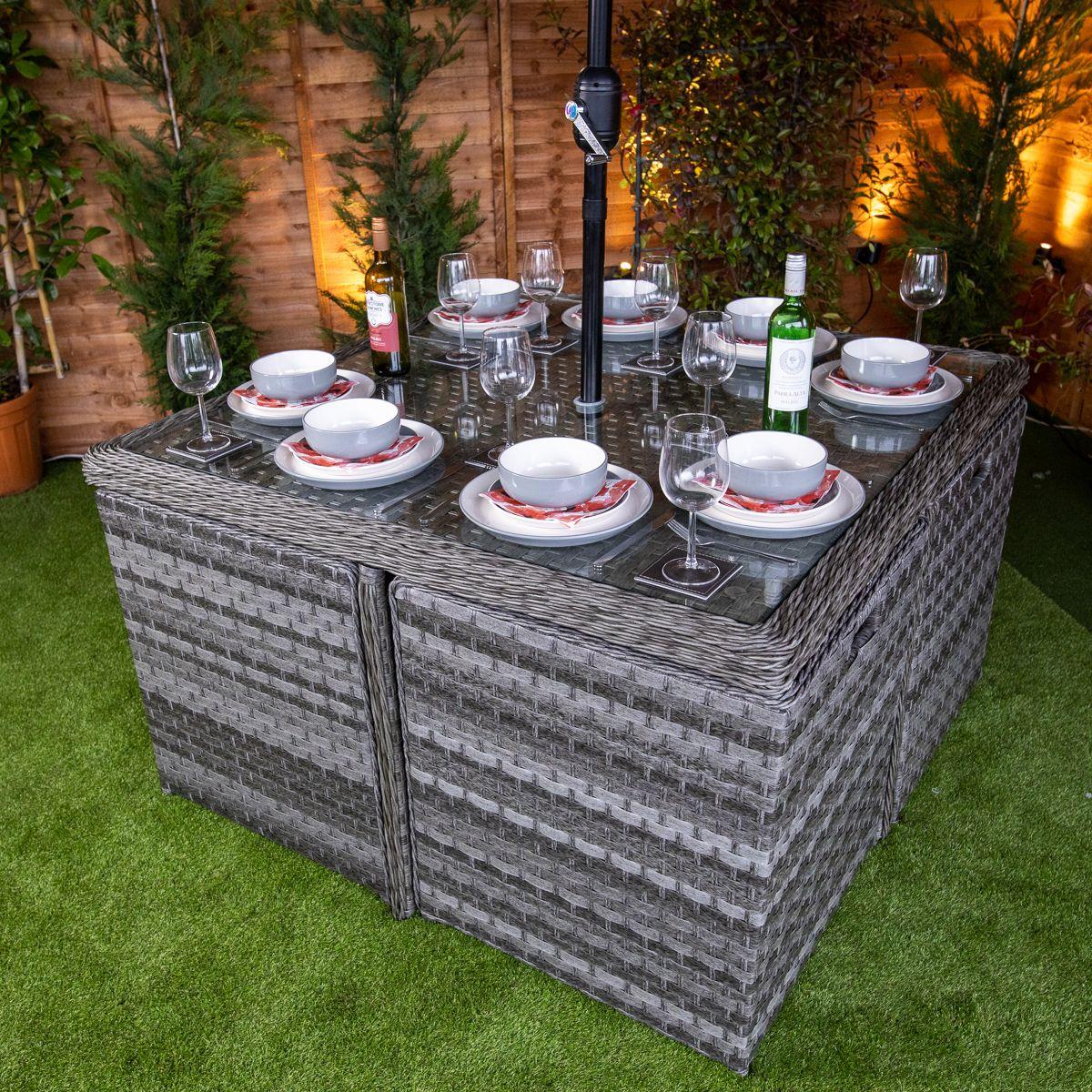 Flat pack 4 seat cube rattan outdoor sofa with 4 footrests